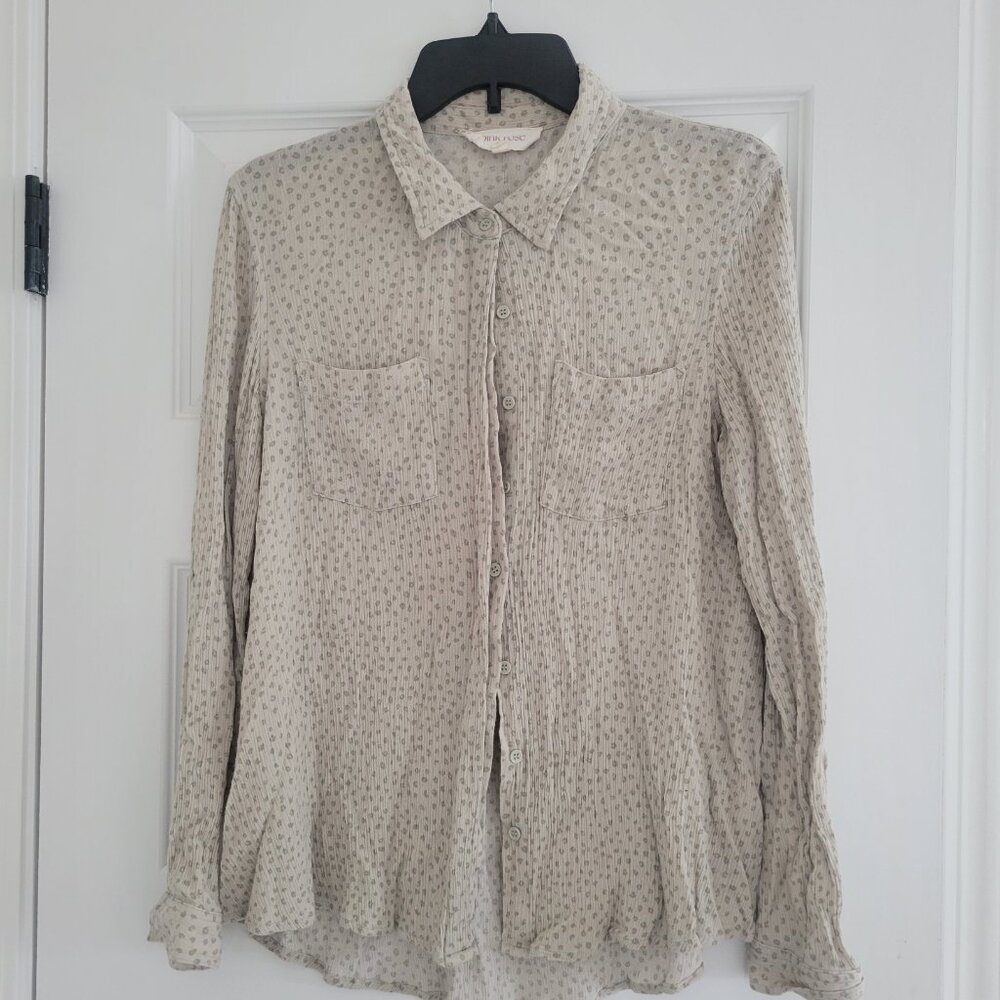 Pink Rose Crinkle Rayon Top sz M Button Down Sage Green Leopard Cheetah Shirt